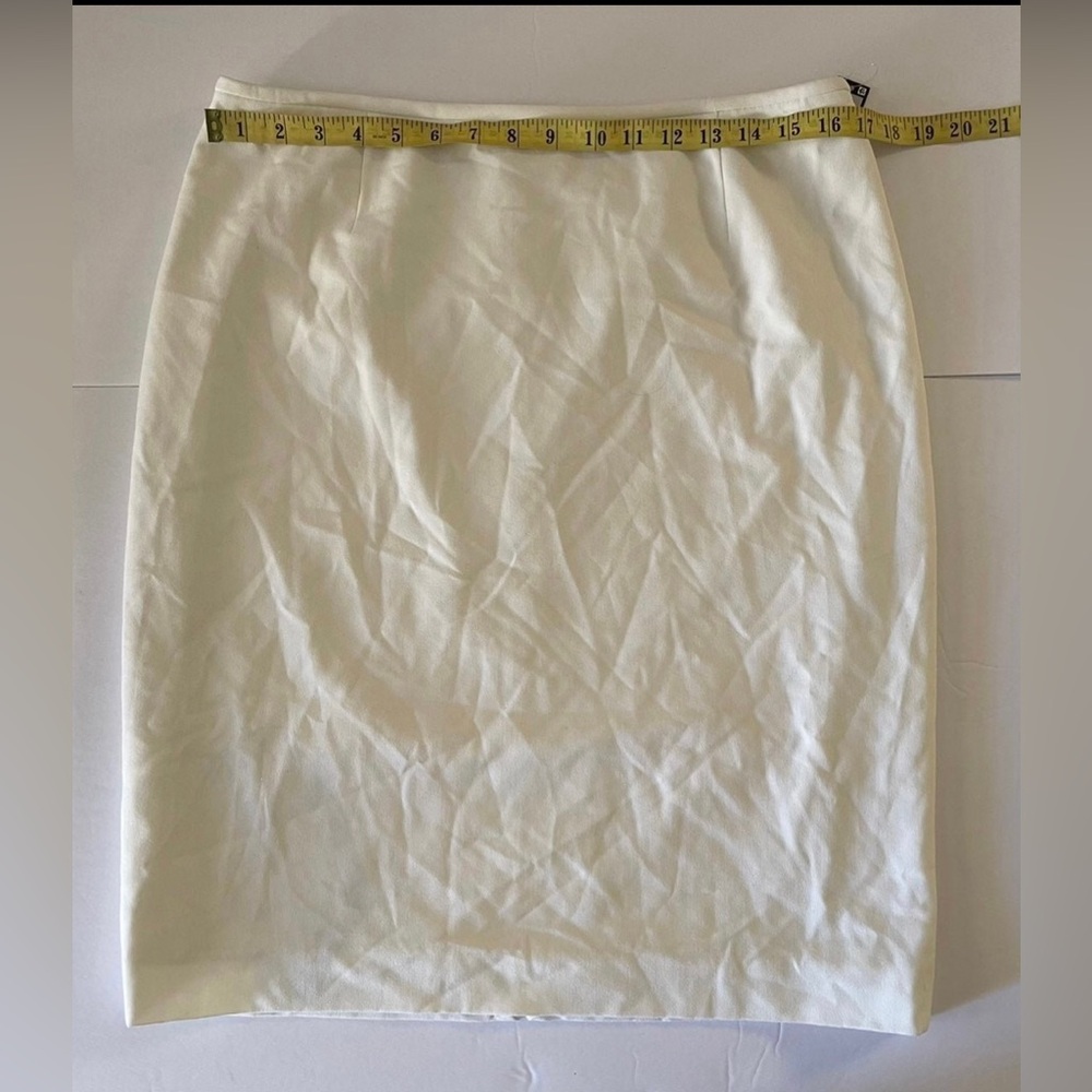 NWT women's skirt Tahari (12) MSRP $69
